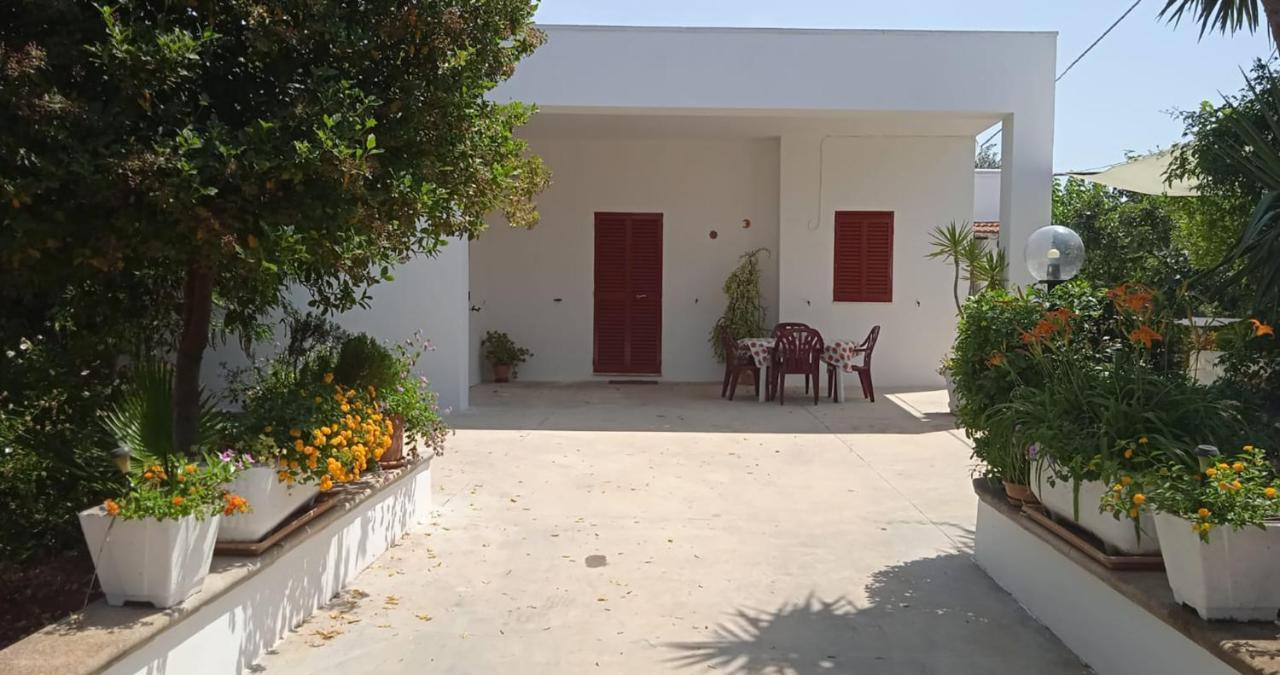 terra rossa casa di campagna con piscina Casarano Esterno foto