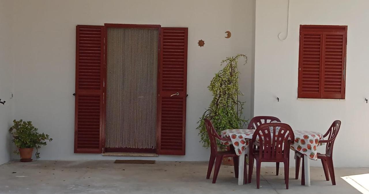 terra rossa casa di campagna con piscina Casarano Esterno foto