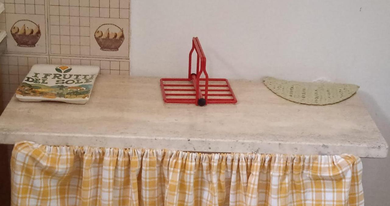 terra rossa casa di campagna con piscina Casarano Esterno foto